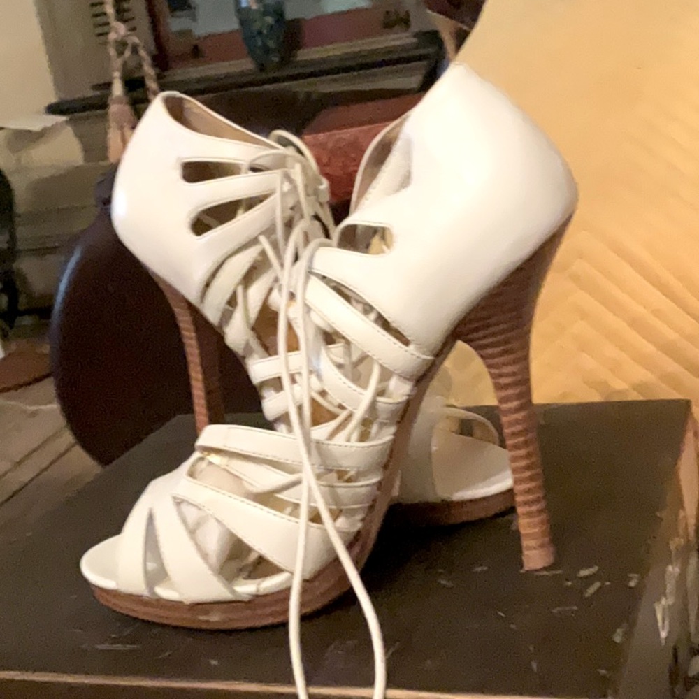 BEBE vintage lace up shoes